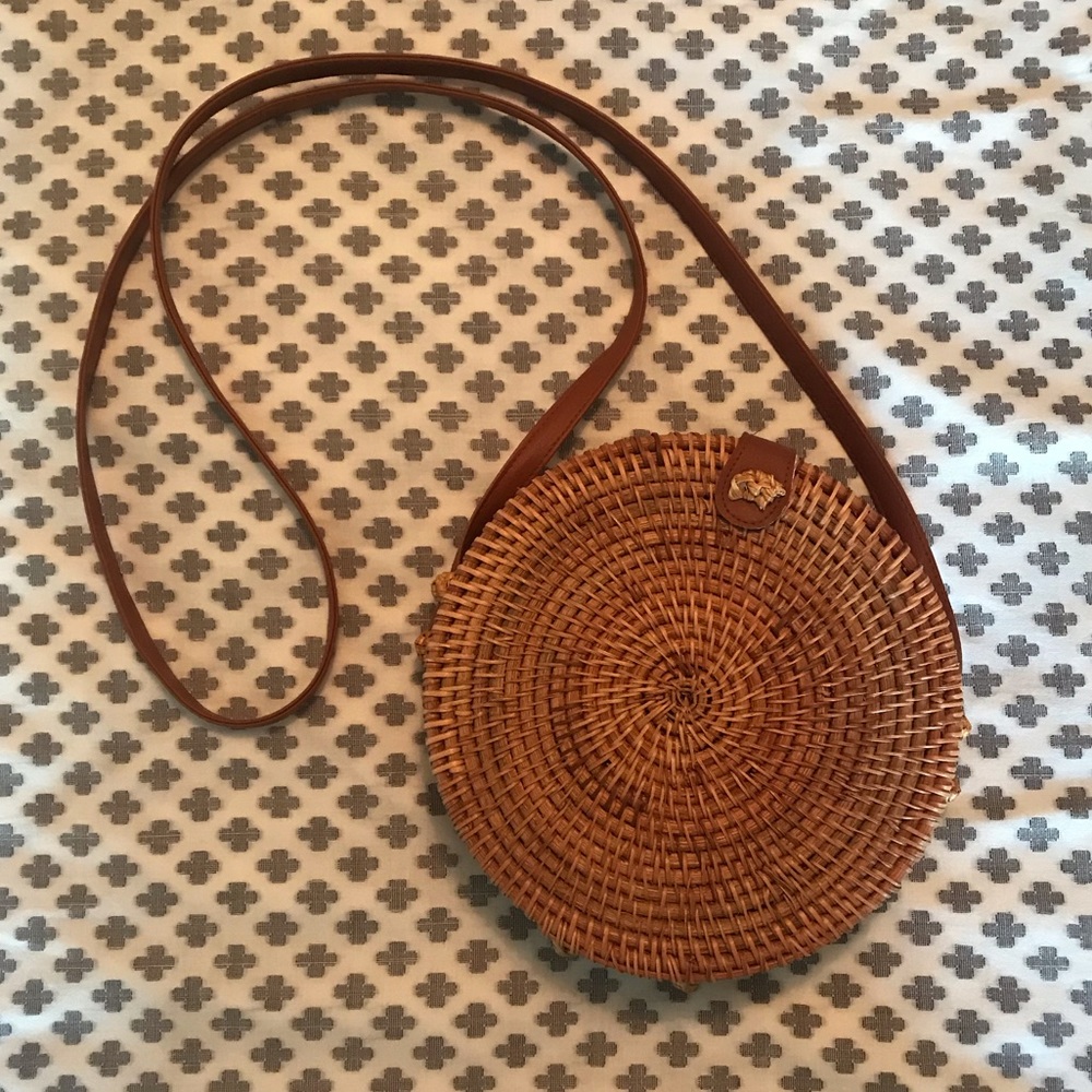 Straw circle bag with faux leather accents